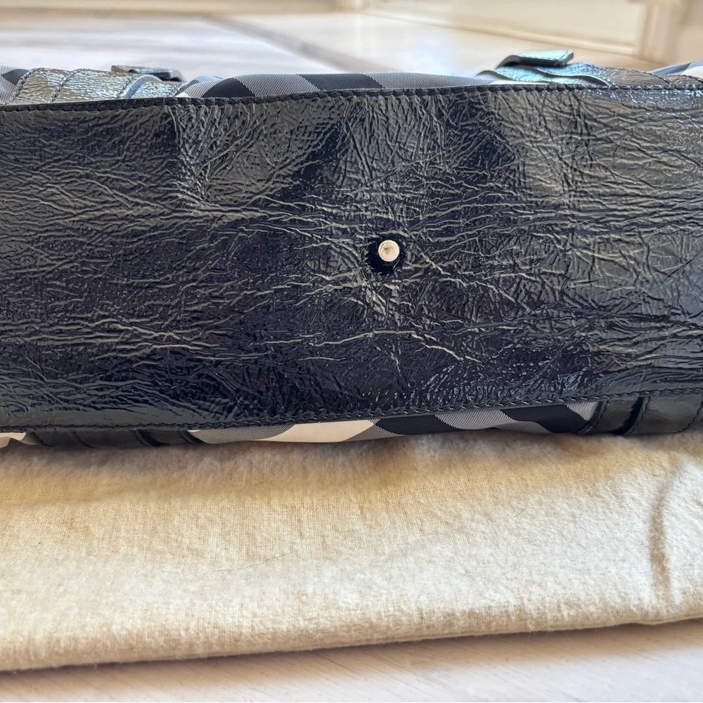 Black and gray Burberry check tote - Picture 2 of 8